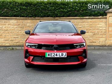 SPOTICAR Vauxhall Astra Astra-e 54kwh Ultimate Sports Tourer Auto 5dr Used Car - Estate Electric Red - Ilkeston - 1200607511_3