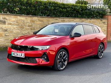 SPOTICAR Vauxhall Astra Astra-e 54kwh Ultimate Sports Tourer Auto 5dr Used Car - Estate Electric Red - Ilkeston - 1200607511_4