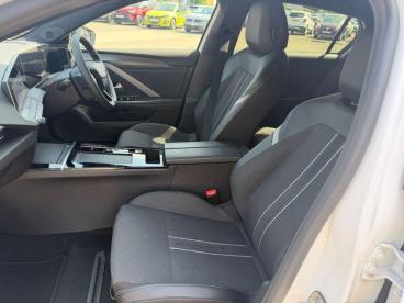 SPOTICAR Vauxhall Astra Astra-e 54kwh Gs Auto 5dr Used Car - Saloon Electric White - Billinghay - 1200607919_5