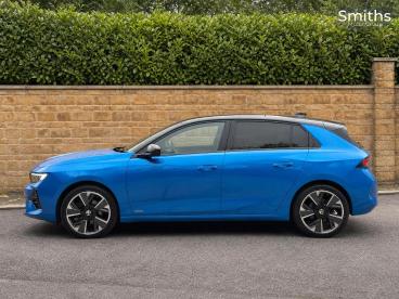 SPOTICAR Vauxhall Astra Astra-e 54kwh Ultimate Auto 5dr Used Car - Saloon Electric Blue - Ilkeston - 1200608337_5