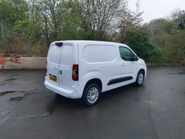 SPOTICAR Vauxhall Combo 1.5 Turbo D 2300 Pro Panel Van Swb Euro 6 (s/s) 5d Used Car - Commercial Vehicle Diesel White - Cumnock - 1200505906_4