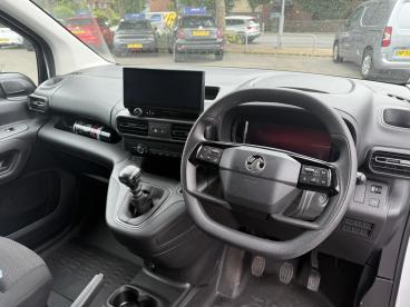 SPOTICAR Vauxhall Combo 1.5 Turbo D 2300 Prime Panel Van Swb Euro 6 (s/s) Used Car - Commercial Vehicle Diesel White - Poole - 1200523430_2