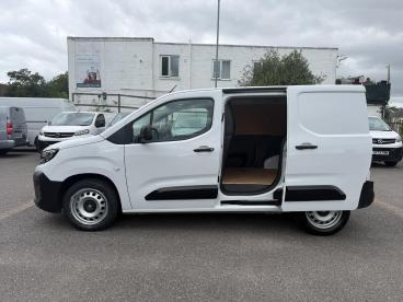 SPOTICAR Vauxhall Combo 1.5 Turbo D 2300 Prime Panel Van Swb Euro 6 (s/s) Used Car - Commercial Vehicle Diesel White - Poole - 1200523430_3