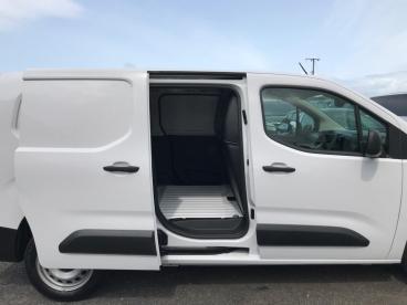 SPOTICAR Vauxhall Combo 1.5 Turbo D 2300 Prime Xl Panel Van Lwb Euro 6 (s/ Used Car - Commercial Vehicle Diesel White - Bangor - 1200536990_2