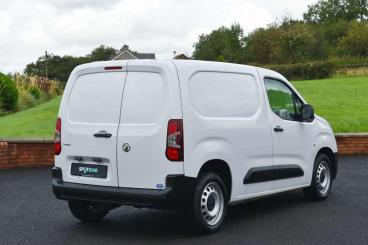 SPOTICAR Vauxhall Combo 1.5 Turbo D 2300 Dynamic L1 H1 Euro 6 5dr Used Car - Commercial Vehicle Diesel White - Ballymena County Antrim - 1200542174_3