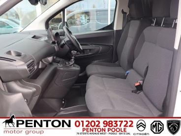 SPOTICAR Vauxhall Combo 1.5 Turbo D 2300 Pro Panel Van Swb Euro 6 (s/s) 5d Used Car - Commercial Vehicle Diesel White - Poole - 1200543809_5