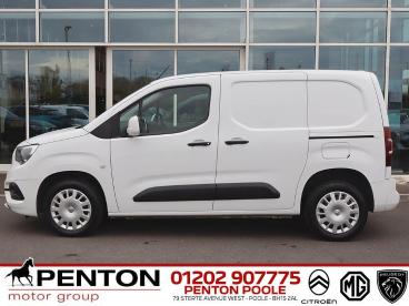 SPOTICAR Vauxhall Combo 1.5 Turbo D 2300 Sportive L1 H1 Euro 6 4dr Used Car - Commercial Vehicle Diesel White - Poole - 1200549941_3