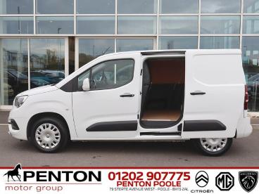 SPOTICAR Vauxhall Combo 1.5 Turbo D 2300 Sportive L1 H1 Euro 6 4dr Used Car - Commercial Vehicle Diesel White - Poole - 1200549941_4