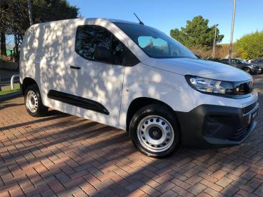 SPOTICAR Vauxhall Combo 1.5 Turbo D 2300 Prime Panel Van Swb Euro 6 (s/s) Used Car - Commercial Vehicle Diesel White - Littlehampton - 1200553508_2