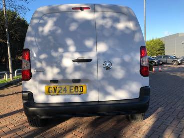 SPOTICAR Vauxhall Combo 1.5 Turbo D 2300 Prime Panel Van Swb Euro 6 (s/s) Used Car - Commercial Vehicle Diesel White - Littlehampton - 1200553508_4