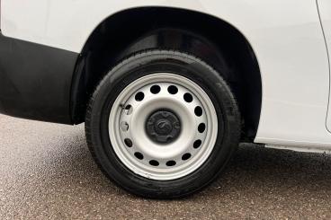 SPOTICAR Vauxhall Combo 1.5 Turbo D 2300 Prime L2 H1 Euro 6 (s/s) 6dr Used Car - Commercial Vehicle Diesel White - Basildon - 1200558664_5