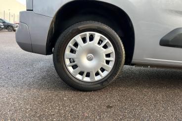 SPOTICAR Vauxhall Combo 1.5 Turbo D 2300 Sportive L1 H1 Euro 6 4dr Used Car - Commercial Vehicle Diesel Grey - Basildon - 1200566928_5