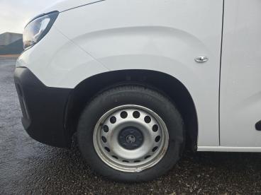 SPOTICAR Vauxhall Combo 1.5 Turbo D 2300 Prime Panel Van Swb Euro 6 (s/s) Used Car - Commercial Vehicle Diesel White - Workington - 1200574454_2