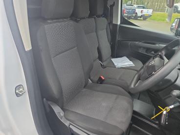 SPOTICAR Vauxhall Combo 1.5 Turbo D 2300 Prime Panel Van Swb Euro 6 (s/s) Used Car - Commercial Vehicle Diesel White - Workington - 1200574454_3