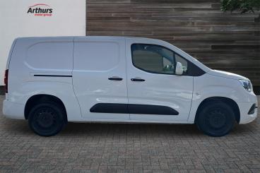 SPOTICAR Vauxhall Combo 1.5 Turbo D 2300 Sportive L2 H1 Euro 6 4dr Used Car - Commercial Vehicle Diesel White - Oswestry - 1200580248_2