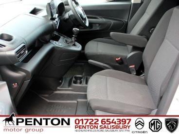 SPOTICAR Vauxhall Combo 1.5 Turbo D 2300 Prime Panel Van Swb Euro 6 (s/s) Used Car - Commercial Vehicle Diesel White - Salisbury - 1200586882_2