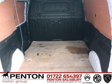 SPOTICAR Vauxhall Combo 1.5 Turbo D 2300 Prime Panel Van Swb Euro 6 (s/s) Used Car - Commercial Vehicle Diesel White - Salisbury - 1200586882_3