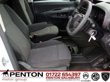 SPOTICAR Vauxhall Combo 1.5 Turbo D 2300 Prime Panel Van Swb Euro 6 (s/s) Used Car - Commercial Vehicle Diesel White - Salisbury - 1200586882_5