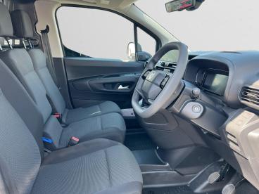SPOTICAR Vauxhall Combo 1.5 Turbo D 2300 Pro Xl Panel Van Lwb Euro 6 (s/s) Used Car - Commercial Vehicle Diesel White - Clacton-on-sea - 1200592661_3