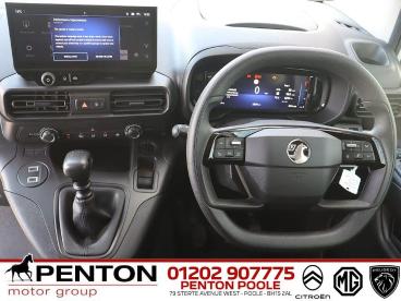 SPOTICAR Vauxhall Combo 1.5 Turbo D 2300 Prime Panel Van Swb Euro 6 (s/s) Used Car - Commercial Vehicle Diesel White - Poole - 1200594297_5