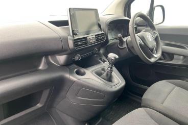 SPOTICAR Vauxhall Combo 1.5 Turbo D 2300 Pro L1 H1 Euro 6 (s/s) 5dr Used Car - Commercial Vehicle Diesel White - Basildon - 1200595590_2