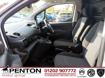 SPOTICAR Vauxhall Combo 1.5 Turbo D 2300 Prime Panel Van Swb Euro 6 (s/s) Used Car - Commercial Vehicle Diesel White - Christchurch - 1200599458_3