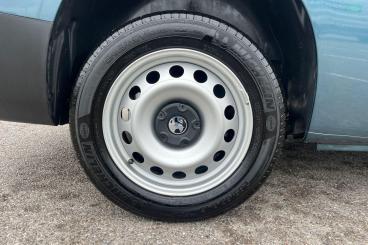 SPOTICAR Vauxhall Combo 1.5 Turbo D 2300 Prime Auto L2 H1 Euro 6 (s/s) 6dr Used Car - Commercial Vehicle Diesel Blue - Basildon - 1200612084_5