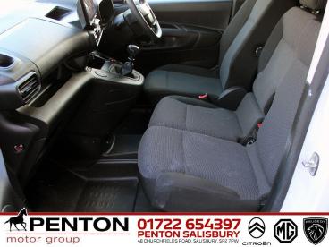 SPOTICAR Vauxhall Combo 1.5 Turbo D 2300 Pro Panel Van Swb Euro 6 (s/s) 5d Used Car - Commercial Vehicle Diesel White - Salisbury - 1200614567_2