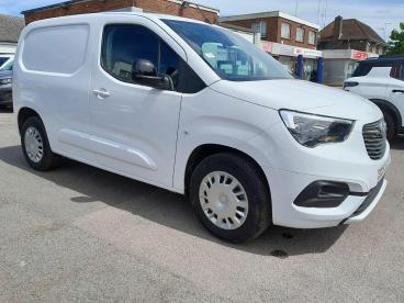 SPOTICAR Vauxhall Combo 100kw Pro 52kwh H1 Van Auto Used Car - Commercial Vehicle Electric White - Colchester - 1200614940_1