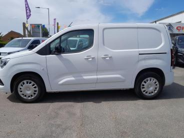 SPOTICAR Vauxhall Combo 100kw Pro 52kwh H1 Van Auto Used Car - Commercial Vehicle Electric White - Colchester - 1200614940_4