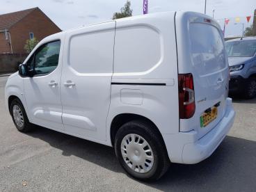 SPOTICAR Vauxhall Combo 100kw Pro 52kwh H1 Van Auto Used Car - Commercial Vehicle Electric White - Colchester - 1200614940_5