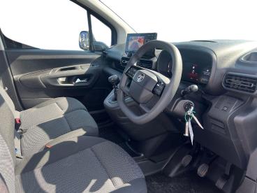 SPOTICAR Vauxhall Combo 1.5 Pro Xl Euro 6 (s/s) 6dr Used Car - Commercial Vehicle Diesel White - Ross-on-wye - 1200615539_4