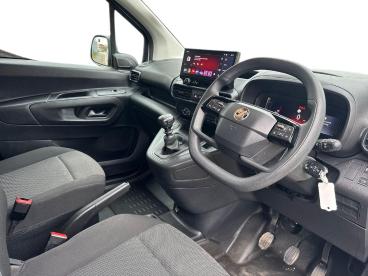 SPOTICAR Vauxhall Combo 1.5 Turbo D 2300 Prime Panel Van Swb Euro 6 (s/s) Used Car - Commercial Vehicle Diesel White - Gloucester - 1200615561_3