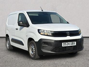 SPOTICAR Vauxhall Combo 1.5 Turbo D 2300 Prime Panel Van Swb Euro 6 (s/s) Used Car - Commercial Vehicle Diesel White - Cirencester - 1200615879_1