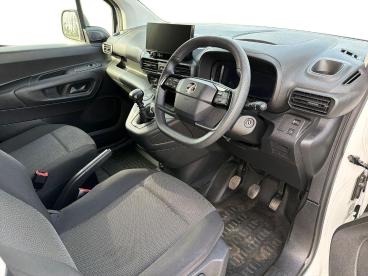 SPOTICAR Vauxhall Combo 1.5 Turbo D 2300 Prime Panel Van Swb Euro 6 (s/s) Used Car - Commercial Vehicle Diesel White - Cirencester - 1200615879_3