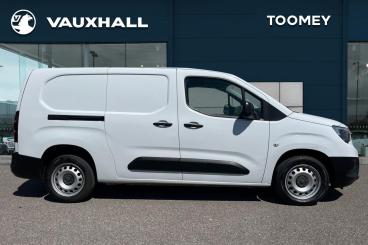 SPOTICAR Vauxhall Combo 1.5 Turbo D 2300 Prime Crew Van L2 Euro 6 (s/s) 6d Used Car - Commercial Vehicle Diesel White - Basildon - 1200617061_4