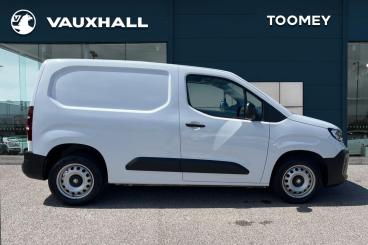 SPOTICAR Vauxhall Combo 1.5 Turbo D 2300 Prime Panel Van Swb Euro 6 (s/s) Used Car - Commercial Vehicle Diesel White - Basildon - 1200617063_4