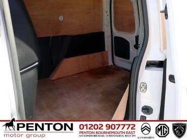SPOTICAR Vauxhall Combo 1.5 Turbo D 2300 Prime Panel Van Swb Euro 6 (s/s) Used Car - Commercial Vehicle Diesel White - Christchurch - 1200618119_5