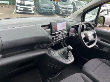 SPOTICAR Vauxhall Combo 1.5 Pro M Euro 6 (s/s) 5dr Used Car - Commercial Vehicle Diesel Grey - Tonbridge - 1200619690_4