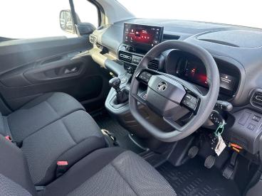 SPOTICAR Vauxhall Combo 1.5 Prime-plus M Euro 6 (s/s) 5dr Used Car - Commercial Vehicle Diesel White - Hereford - 1200620150_3