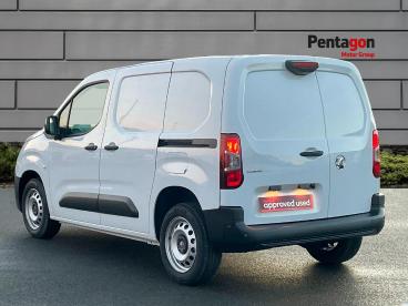 SPOTICAR Vauxhall Combo 1.5 Prime-plus M Euro 6 (s/s) 5dr Used Car - Commercial Vehicle Diesel White - Sheffield - 1200637081_2