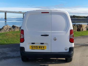 SPOTICAR Vauxhall Combo 1.6 Turbo D 2300 Edition L2 H1 Euro 6 (s/s) 6dr Used Car - Commercial Vehicle Diesel White - Inverness - 1200641942_4