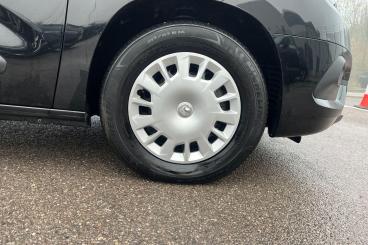 SPOTICAR Vauxhall Combo Combo-e 2300 50kwh Sportive Auto L2 H1 6dr Used Car - Commercial Vehicle Electric Black - Basildon - 1200558772_5