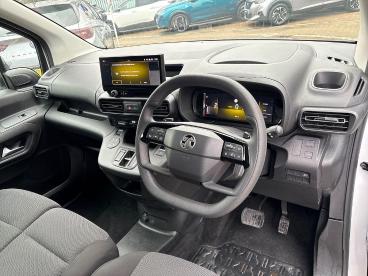 SPOTICAR Vauxhall Combo Combo-e 52kwh Pro Auto Swb 5dr (7.4kw Charger) Used Car - Commercial Vehicle Electric White - Tonbridge - 1200569194_3