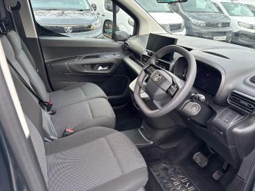 SPOTICAR Vauxhall Combo Combo-e 52kwh Pro Auto Swb 5dr (7.4kw Charger) Used Car - Commercial Vehicle Electric Blue - Tonbridge - 1200581607_5