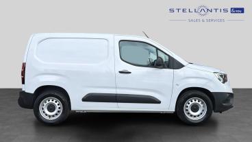 SPOTICAR Vauxhall Combo Combo-e 2300 50kwh Prime Auto L1 5dr (7.4kw Charger) Used Car - Commercial Vehicle Electric White - London - 1200606716_2