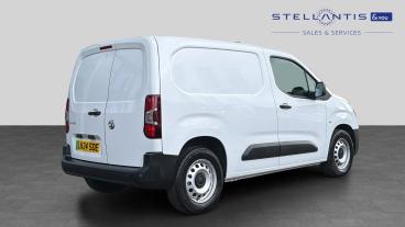 SPOTICAR Vauxhall Combo Combo-e 2300 50kwh Prime Auto L1 5dr (7.4kw Charger) Used Car - Commercial Vehicle Electric White - London - 1200606716_3