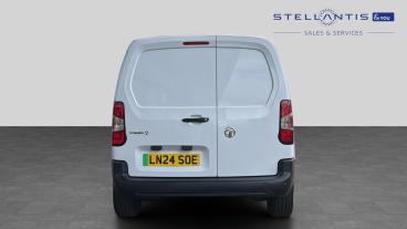 SPOTICAR Vauxhall Combo Combo-e 2300 50kwh Prime Auto L1 5dr (7.4kw Charger) Used Car - Commercial Vehicle Electric White - London - 1200606716_4