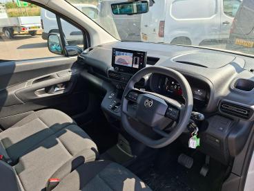SPOTICAR Vauxhall Combo Combo-e 52kwh Pro Auto Swb 5dr (7.4kw Charger) Used Car - Commercial Vehicle Electric White - Boston - 1200614920_3