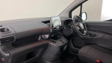 SPOTICAR Vauxhall Combo Combo-e 2300 50kwh Prime Auto L1 5dr (7.4kw Charger) Used Car - Commercial Vehicle Electric White - Birmingham - 1200617330_2